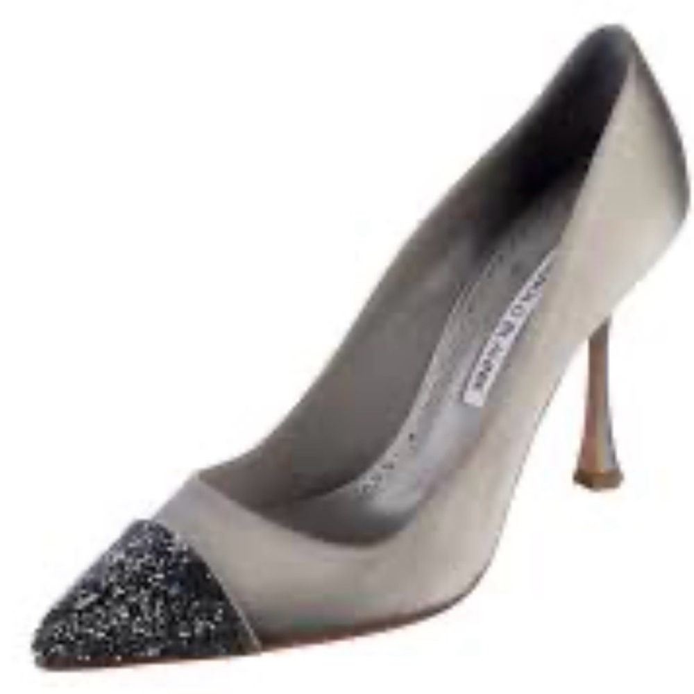 Manolo Blahnik Crystalbi pumps
Absolutely stunning!!! No box.. Dust bag only - Picture 3 of 17